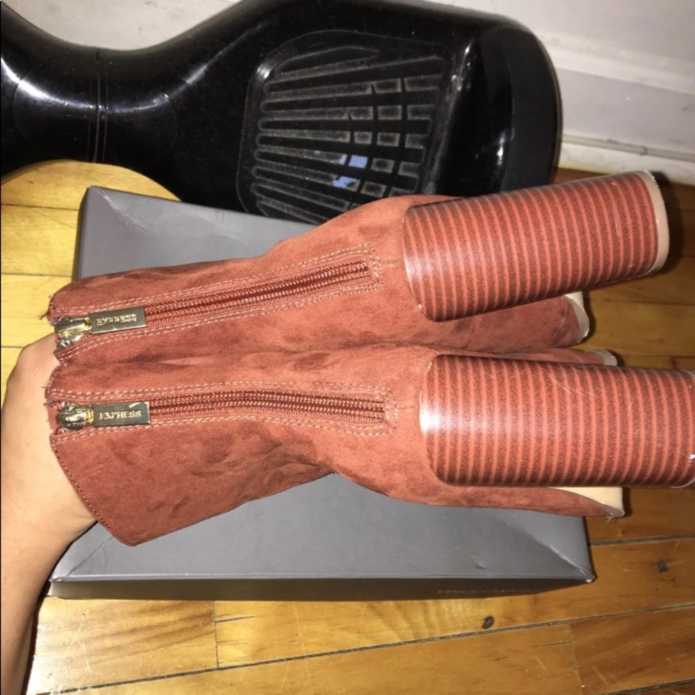 Express Booties - Picture 2 of 3